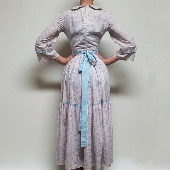 VINTAGE 1970s Purple Blue Bird Tie Waist Flare Sleeve Cottagecore Prairie Dress - Picture 3 of 15